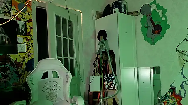 Sunny Mouse  online show from 09.25.25