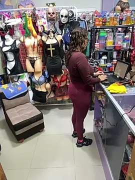 ROSALIALUCY online show from 11.05.25