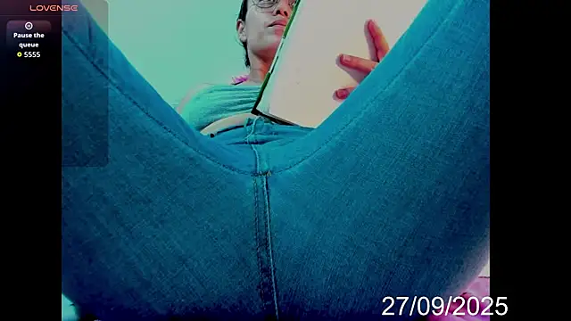 Snapshot of lady_hana28 chatting on 09.27.25 lady hana28 online show from 09.27.25