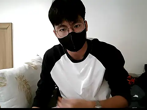 Gwencloudy online show from 10.21.25