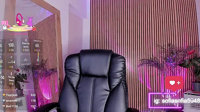 Snapshot of sofiah_ chatting on 10.11.25 sofiah  online show from 10.11.25