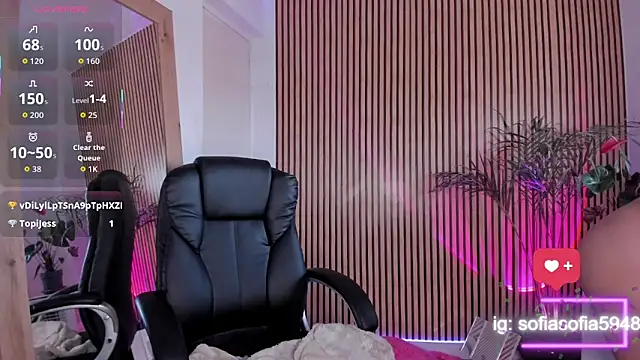 Snapshot of sofiah_ chatting on 10.19.25 sofiah  online show from 10.19.25