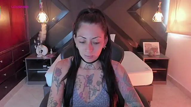 Snapshot of dark_gotica chatting on 10.09.25 dark gotica online show from 10.09.25