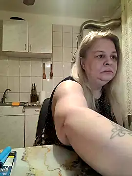 Snapshot of AriannaMilf chatting on 04.21.26 AriannaMilf online show from 04.21.26