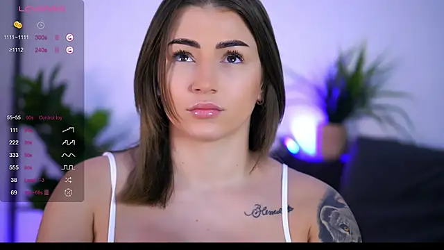 AishaCarter online show from 10.17.25