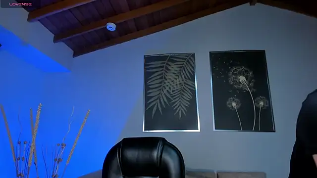 AmyWalker  online show from 02.04.25