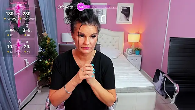 Snapshot of AerysMitch chatting on 12.07.24 AerysMitch online show from 12.07.24