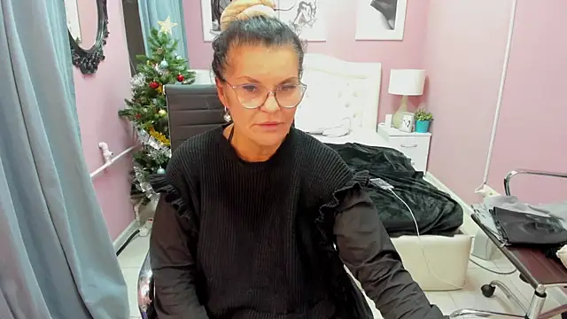 Snapshot of AerysMitch chatting on 01.08.25 AerysMitch online show from 01.08.25