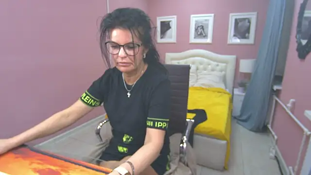 Snapshot of AerysMitch chatting on 03.06.25 AerysMitch online show from 03.06.25