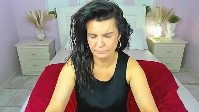 Snapshot of AerysMitch chatting on 10.09.25 AerysMitch online show from 10.09.25