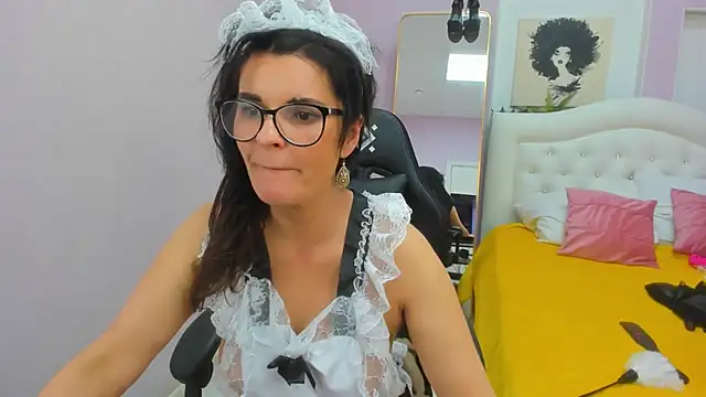 Snapshot of AerysMitch chatting on 10.19.25 AerysMitch online show from 10.19.25