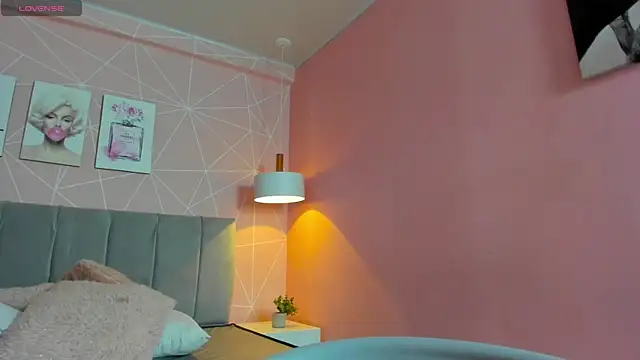 dolly zoe online show from 12.24.24