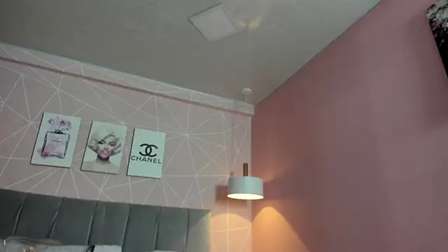 dolly zoe online show from 10.10.25