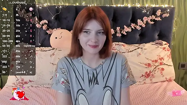 Snapshot of AliceLanley chatting on 09.26.25 AliceLanley online show from 09.26.25