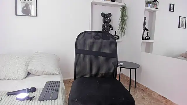 Snapshot of valerycolins chatting on 09.19.25 valerycolins online show from 09.19.25