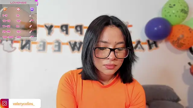 Snapshot of valerycolins chatting on 10.31.25 valerycolins online show from 10.31.25