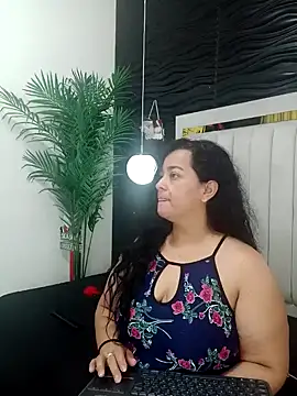 lucia vonne  online show from 01.08.25
