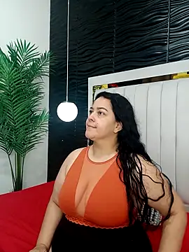 lucia vonne  online show from 02.22.25