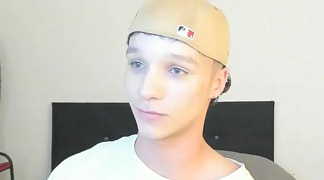 Snapshot of angelcortes chatting on 12.18.24 angelcortes online show from 12.18.24