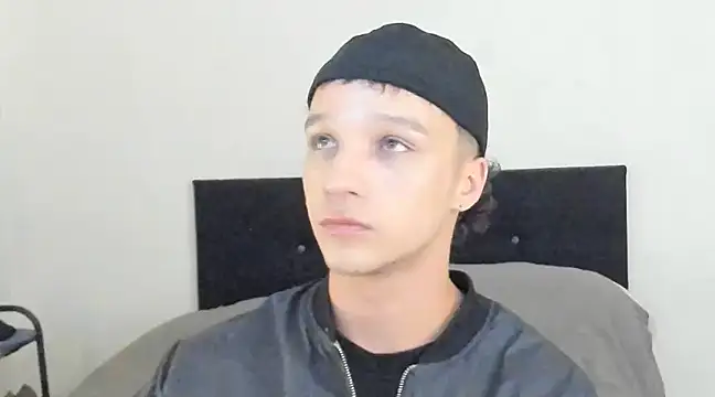 Snapshot of angelcortes chatting on 12.20.24 angelcortes online show from 12.20.24