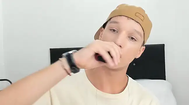 Snapshot of angelcortes chatting on 12.28.24 angelcortes online show from 12.28.24