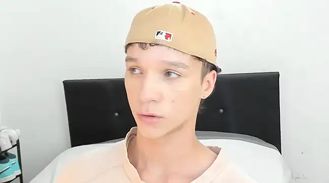 Snapshot of angelcortes chatting on 01.10.25 angelcortes online show from 01.10.25