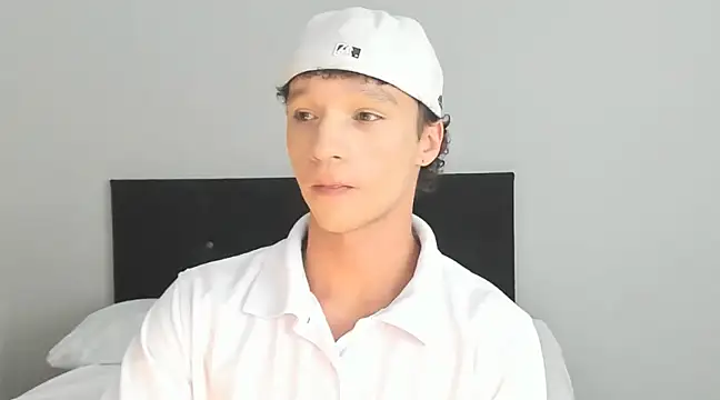 Snapshot of angelcortes chatting on 02.28.25 angelcortes online show from 02.28.25