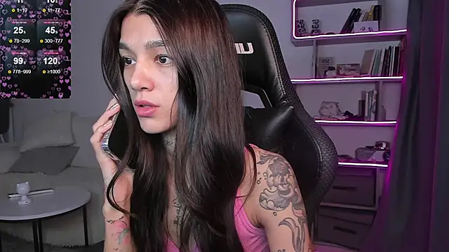 Snapshot of vinkitinkii chatting on 12.20.24 vinkitinkii online show from 12.20.24