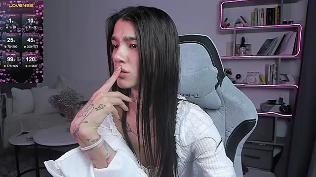 Snapshot of vinkitinkii chatting on 03.17.25 vinkitinkii online show from 03.17.25