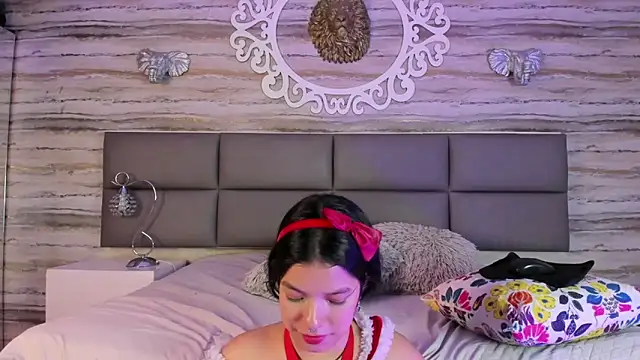 yungelitamor  online show from 12.25.24