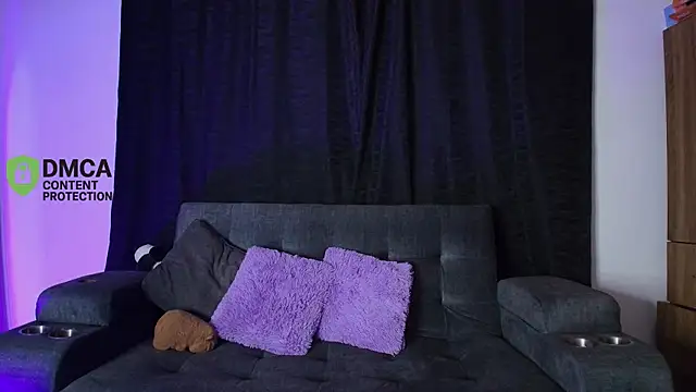 yungelitamor  online show from 04.13.26