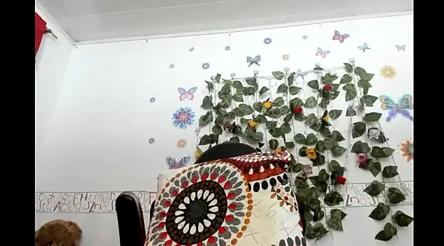 Snapshot of lili_breastxxx chatting on 02.15.25 lili breastxxx online show from 02.15.25