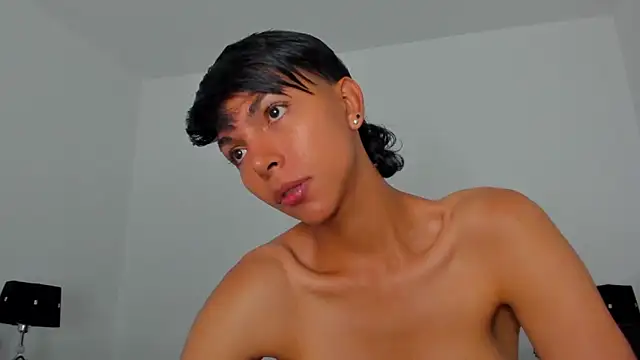 xhenisa  online show from 05.12.26