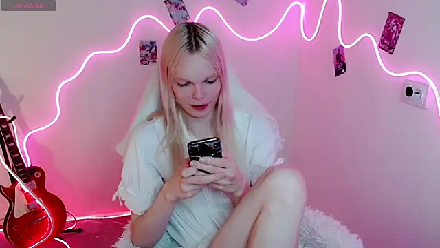 Emily Nyaffee online show from 09.24.25