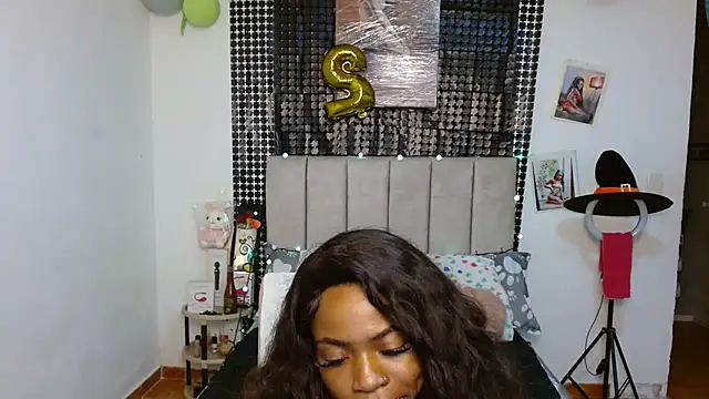 Snapshot of Wilson_Siara chatting on 10.11.25 Wilson Siara online show from 10.11.25