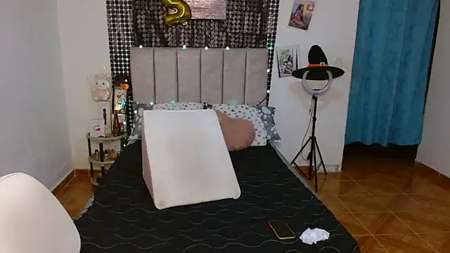 Snapshot of Wilson_Siara chatting on 10.17.25 Wilson Siara online show from 10.17.25