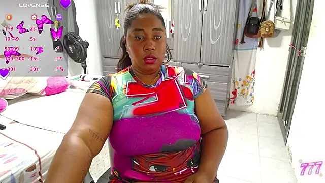 Snapshot of thickebonymilfF chatting on 07.06.26 thickebonymilfF online show from 07.06.26
