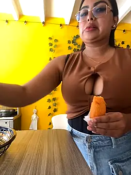 NatashaBrown12 online show from 10.01.25