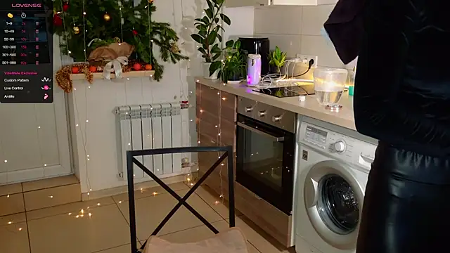 MissLovex online show from 12.23.25