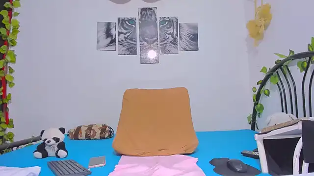 Snapshot of Alhelqueen chatting on 09.25.25 Alhelqueen online show from 09.25.25