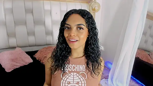 Snapshot of BeckyRusso chatting on 12.19.24 BeckyRusso online show from 12.19.24