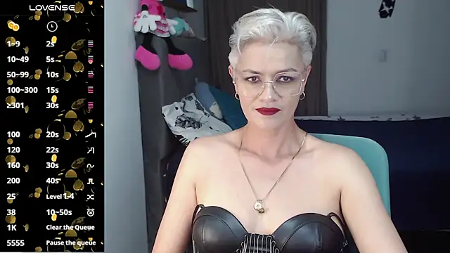 scarlett paris22 online show from 02.18.25