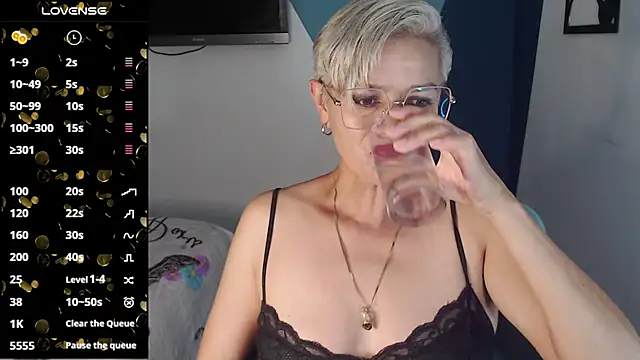 scarlett paris22 online show from 03.18.25