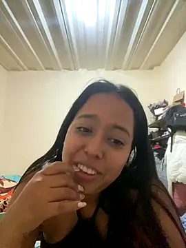 laila044 online show from 10.22.25