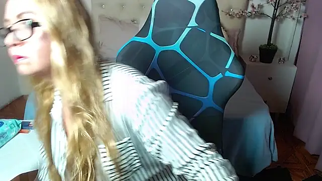 Snapshot of rose_meyer chatting on 09.15.25 rose meyer online show from 09.15.25