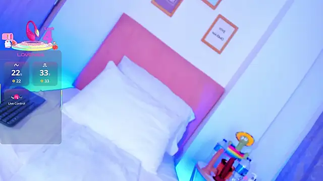 Snapshot of samantha_x_s chatting on 10.22.25 samantha x s online show from 10.22.25