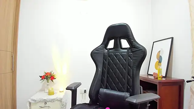 Snapshot of amara_falcon chatting on 10.07.25 amara falcon online show from 10.07.25