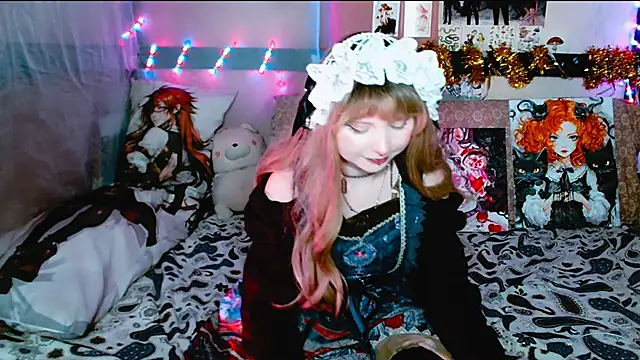 Snapshot of Usagi_Blush_ chatting on 01.08.25 Usagi Blush online show from 01.08.25