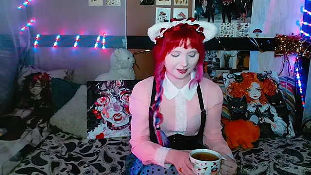 Snapshot of Usagi_Blush_ chatting on 01.29.25 Usagi Blush online show from 01.29.25