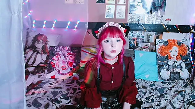Snapshot of Usagi_Blush_ chatting on 02.02.25 Usagi Blush online show from 02.02.25